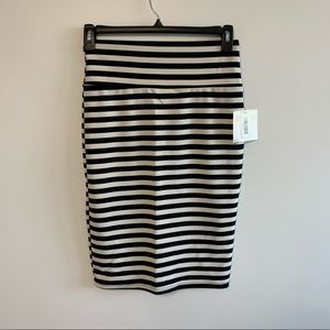 NWT Lularoe Cassie Skirt Size Medium Black/White